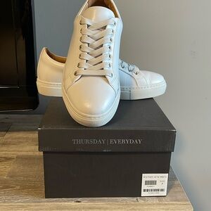 Thursday boot Company women’s premiere, low white leather size 7 worn once